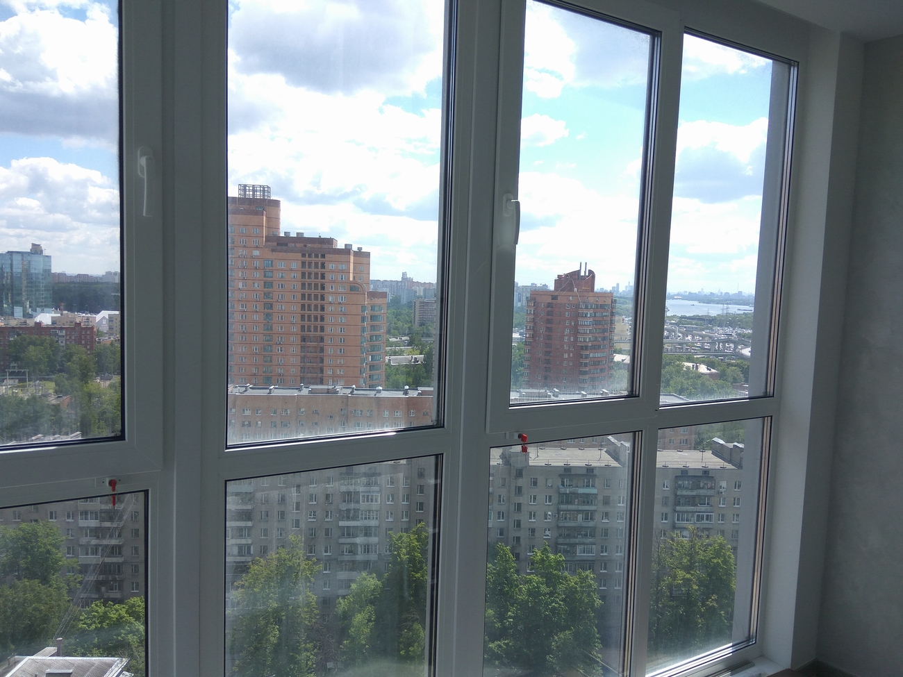 panoramnoe-osteklenie-balkona-v-moskve-i-moskovskoj-oblasti