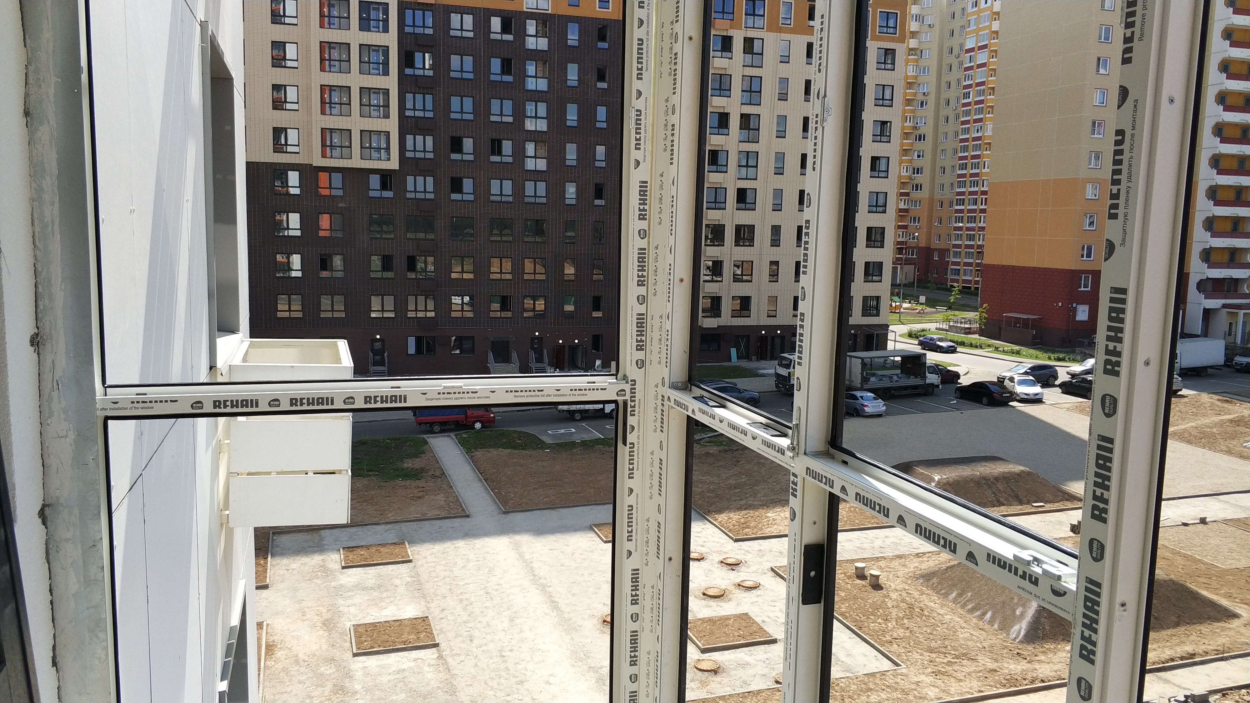 Окно pushkino msk oknaidveri ru. Москитная сетка на Слайдорс. Бутово парк Южная 23 окна на балконе. О6ои окон 10.